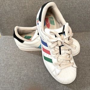 Adidas superstar sneakers size 5